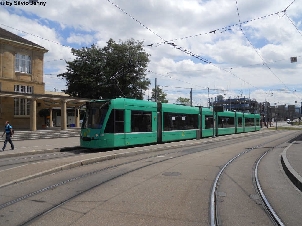 BVB Nr. 301 (Be 6/8 ''Combino'') am 30.7.2012 beim Badischen Bahnhof.