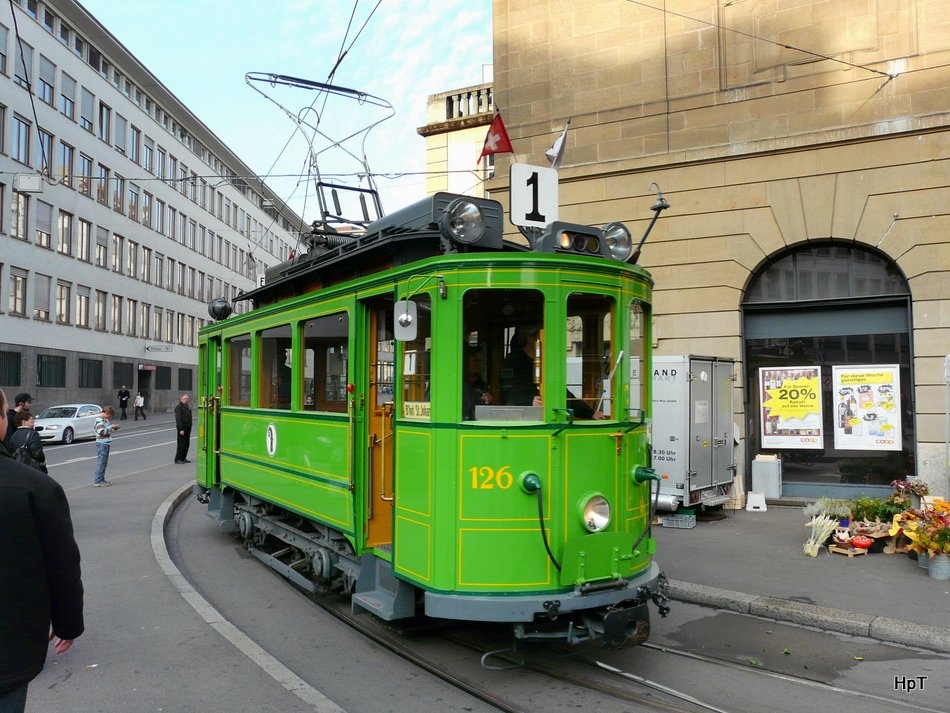 BVB - Oldtimer Tram Ce 2/2 126 unterwegs in der Stadt Basel am 31.10.2009