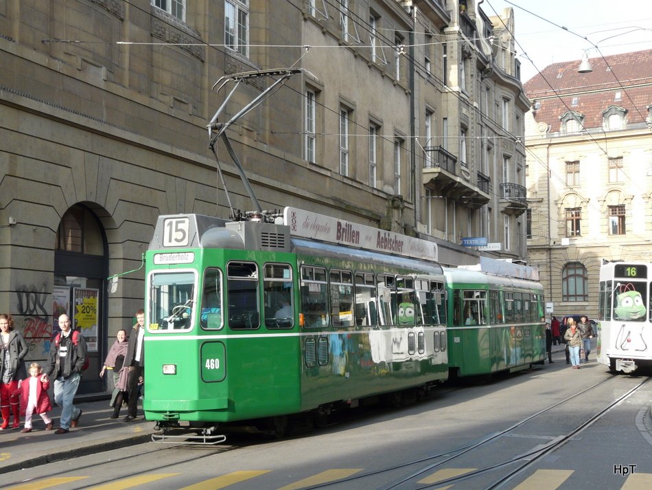 BVB - Tram Be 4/4 460 mit Beiwagen unterwegs auf der Linie 15 in der Stadt Basel am 31.10.2009