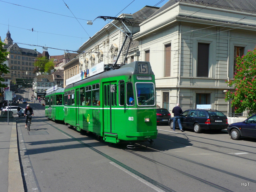 BVB - Tram Be 4/4 463 mit Beiwagen unterwegs auf der Linie 15 in der Stadt Basel am 16.04.2011