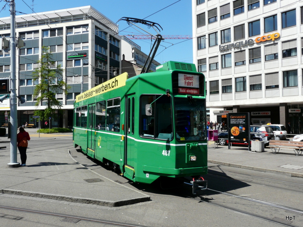 BVB - Tram Be 4/4 487 auf Dienstfahrt unterwegs in Basel am 04.05.2012