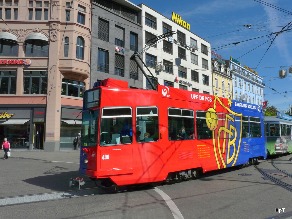 BVB - Tram Be 4/4 490 mit Werbung  unterwegs in Basel am 04.05.2012