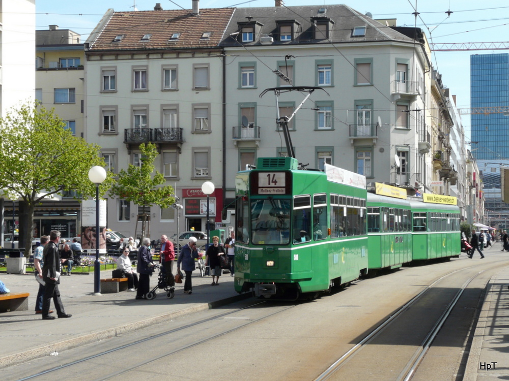 BVB - Tram Be 4/4 500 mit 2 Beiwagen unterwegs auf der Linie 14 in Basel am 04.05.2012