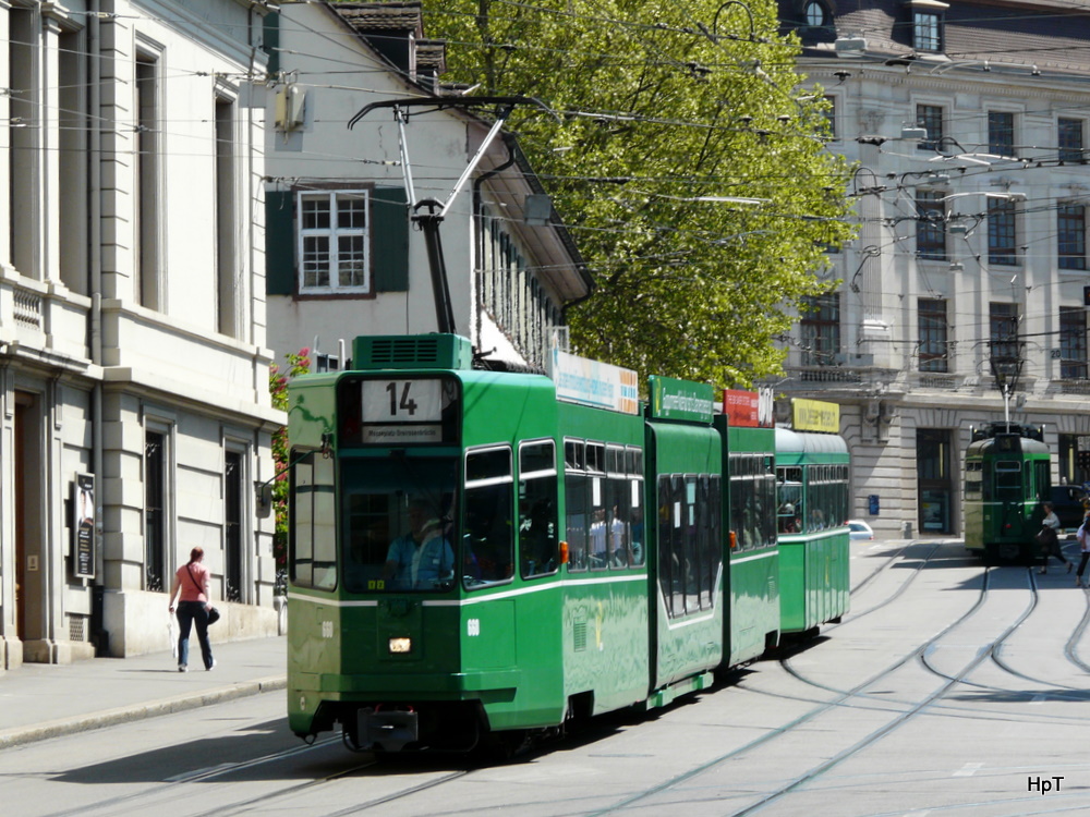 BVB - Tram Be 4/8 660 unterwegs auf der Linie 14 am 29.04.2010