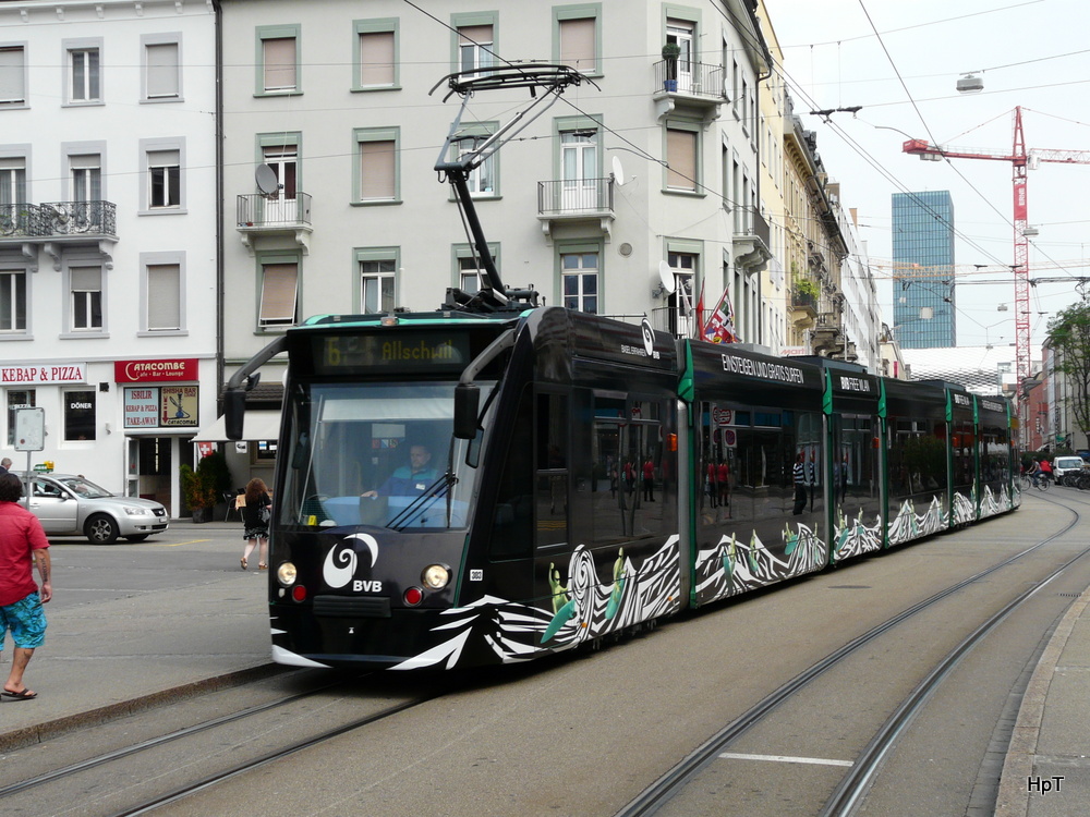 BVB - Tram Be 5/6  303 unterwegs auf der Linie 6 in der Stadt Basel am 04.09.2012