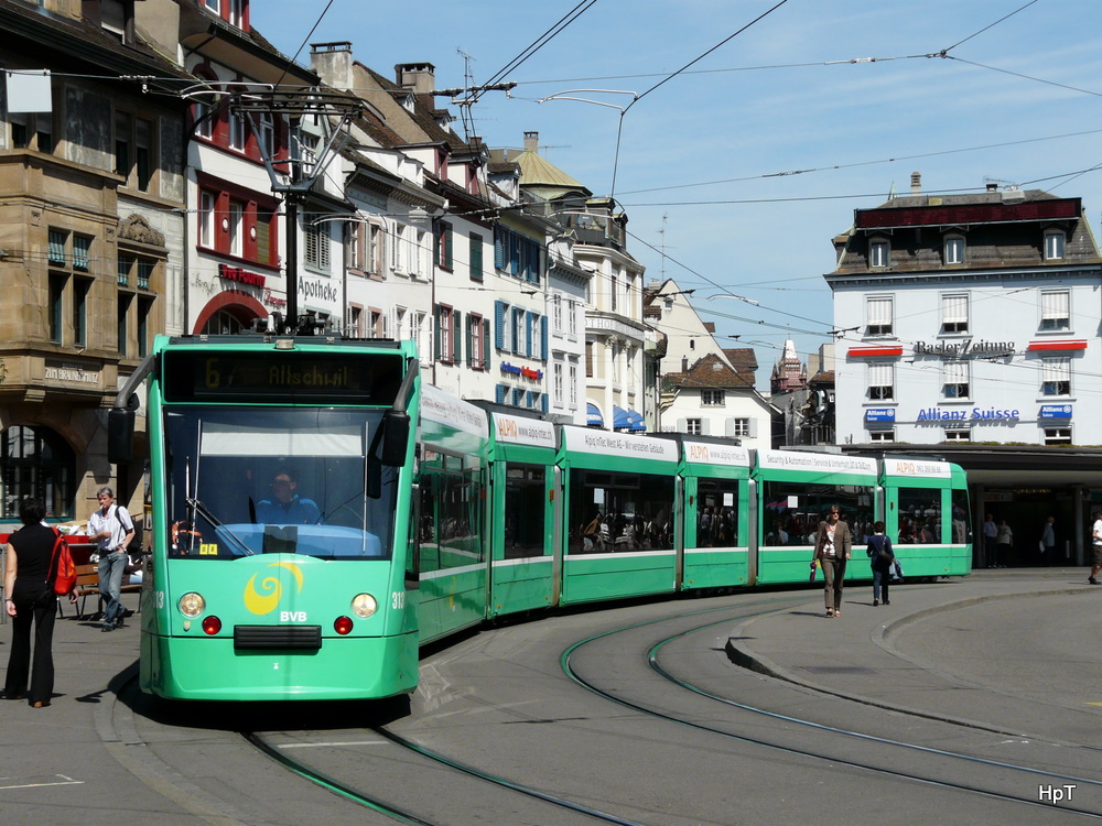 BVB - Tram Be 6/8 313 unterwegs auf der Linie 6 in der City vonn Basel am 29.04.2010