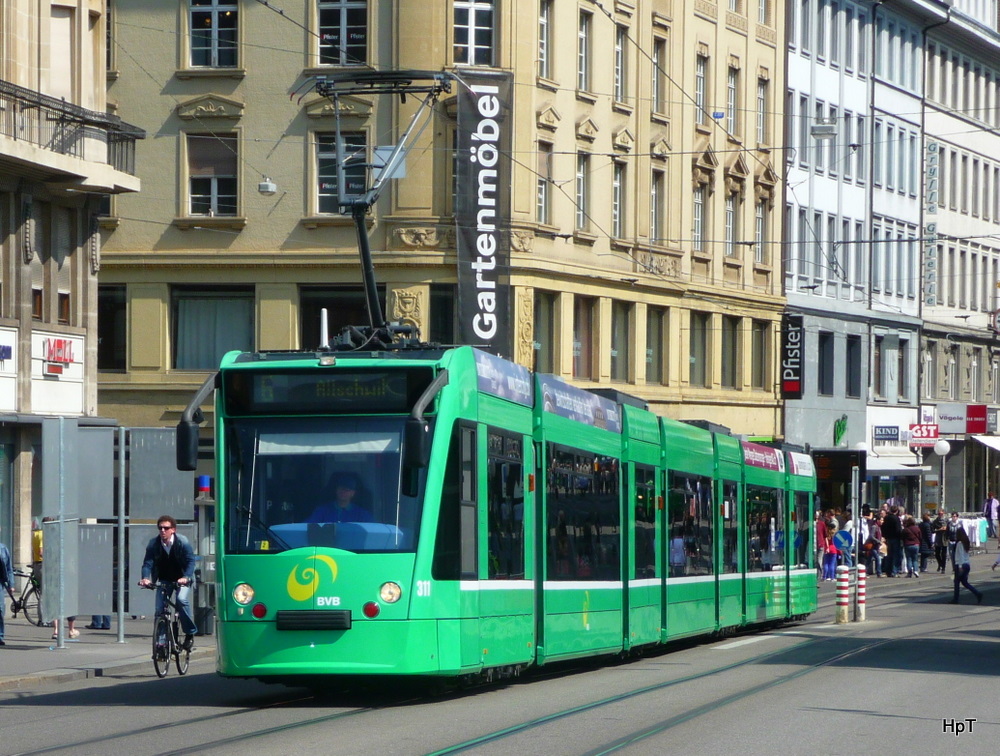 BVB - Tram Be 6/8  311 unterwegs auf der Linie 6 in der Stadt Basel am 16.04.2011