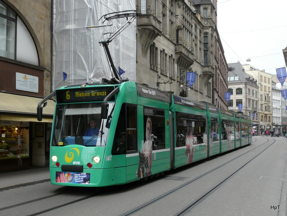 BVB - Tram Be 6/8 307 mit Teilwerbung unterwegs in Basel am 02.05.2013