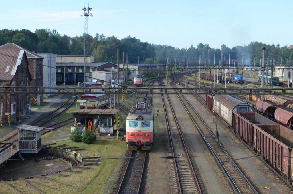 BW Cheb im Vordergrund CD 242 259-0 Cheb/Tschechien 28.08.2012 