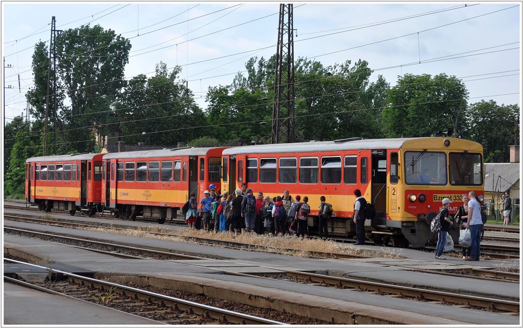 Bzmot 333 mit zwei Bzx ist in Vc eingetroffen. (12.05.2013)