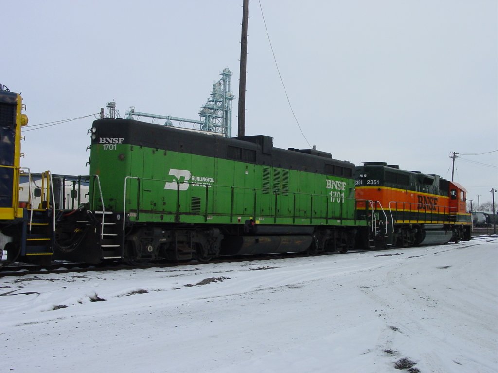 Cabless lok 1701 Burlington Northern grn, Heritage II paint on 2351 lok