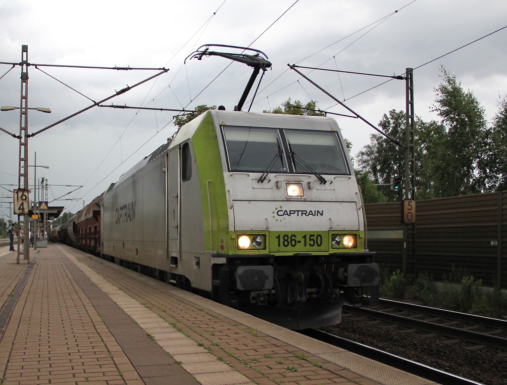 Captrain 186 150 mit Getreidezug in Fahrtrichtung Wunstorf. Aufgenommen am 29.06.2012 in Dedensen-Gmmer.
