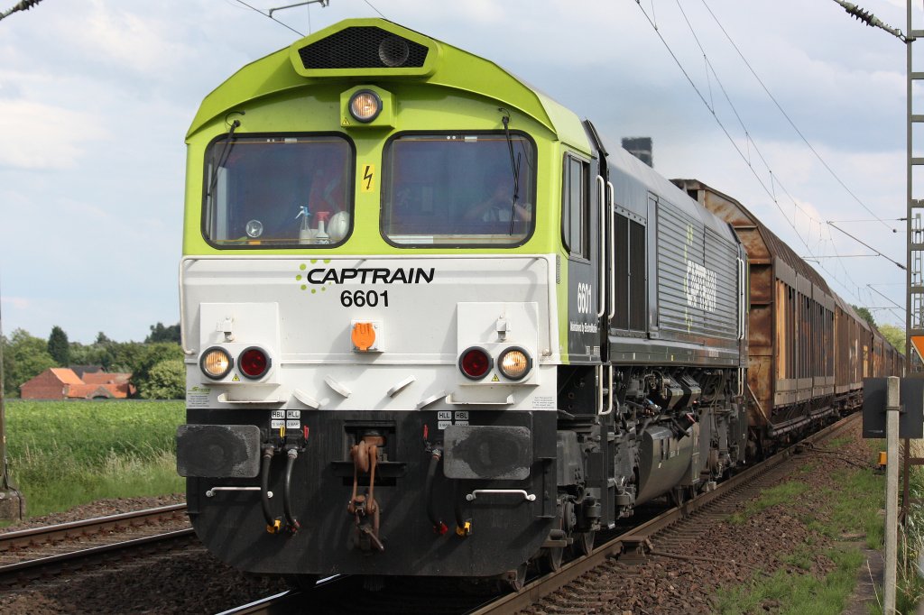Captrain 6601 am 1.7.12 mit einem Papierzug in Rheydt.