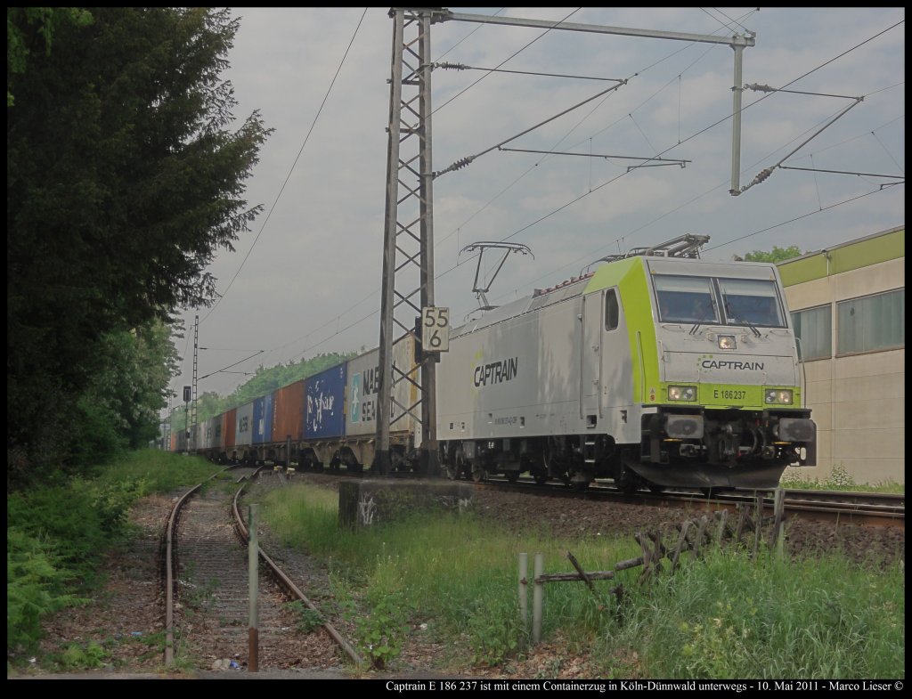 Captrain E 186 237 ist mit einem Containerzug in Kln-Dnnwald unterwegs (10.05.2011)