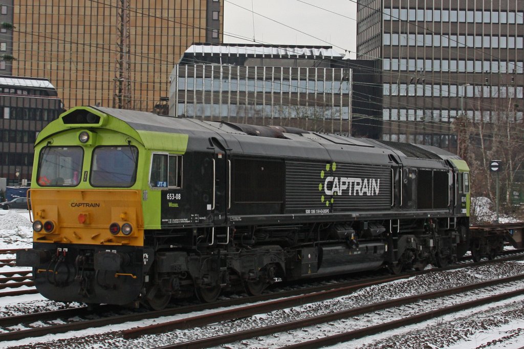 Captrain/MRCE 653-08  Wessel  am 4.12.10 bei der Durchfahrt durch Dsseldorf-Rath
