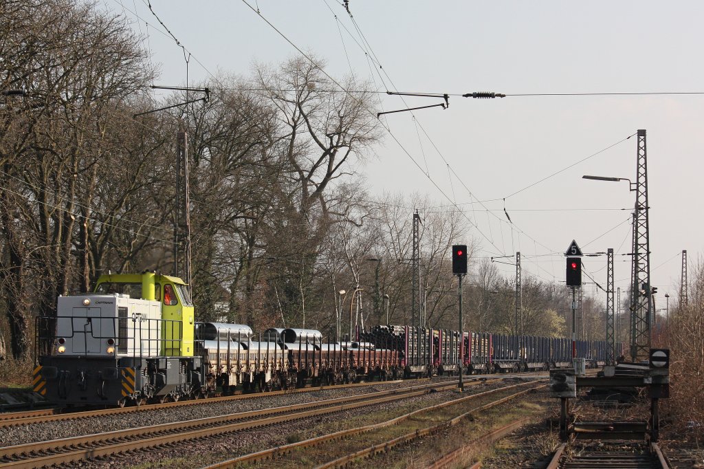 Captrain/TWE V157 am 22.3.12 mit einem Rhrenzug von Dsseldorf-Rath nach Duisburg Hochfeld bei der Durchfahrt durch Ratingen-Lintorf.