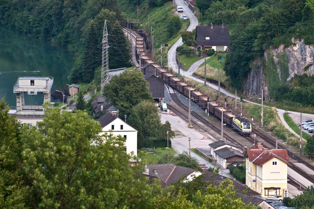 CargoServ Erzzug 61014 ist von Eisenerz nach Linz Stahlwerk unterwegs. Losenstein, am 08.07.2011.