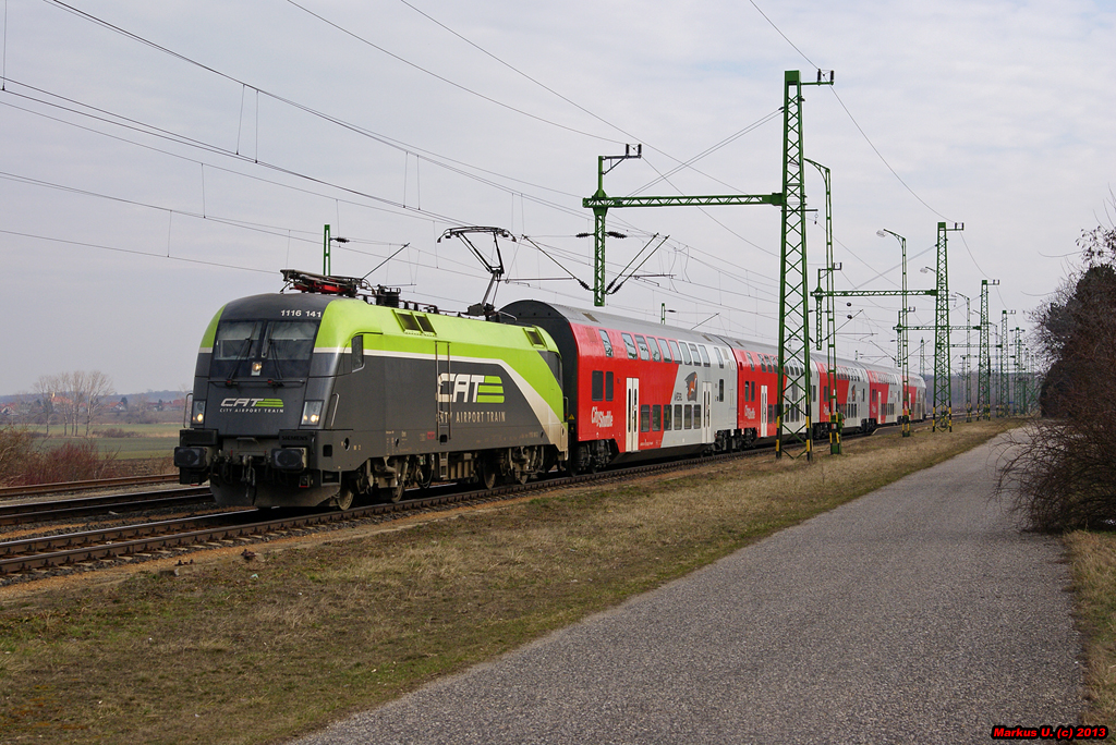 CAT 1116 141 fhrt mit REX7629 von Deutschkreutz nach Bratislava-Petrzalka. Harka, 08.03.2013