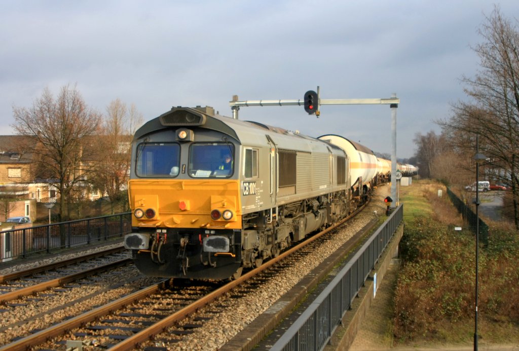 CB 1001 (Captrain) mit einem Kesselzug fr DSM bei der Durchfahrt in Tegelen [NL] am 18.01.11.