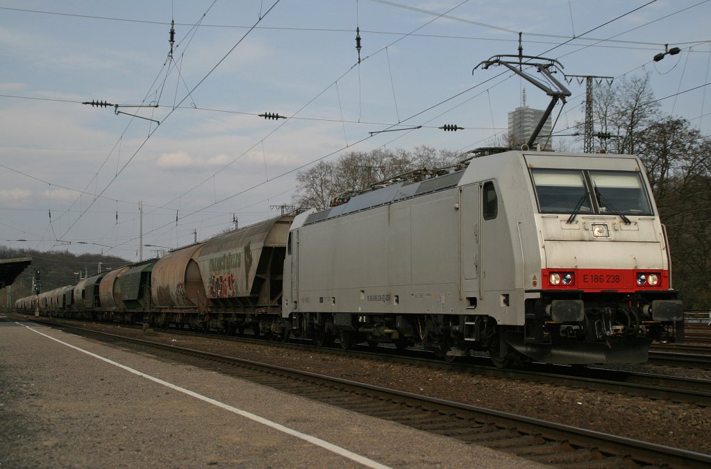 CB Rail E186 238 mit Getreidezug am 12.3.11 in Kln-West
