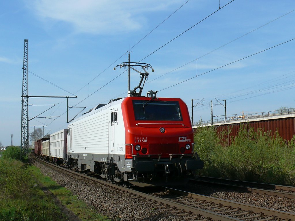 CB-Rail E37 518 (91 87 0037 518-4 F-CBR) mit Gterzug Richtung Sden.
Kln-Wahn
06.04.11