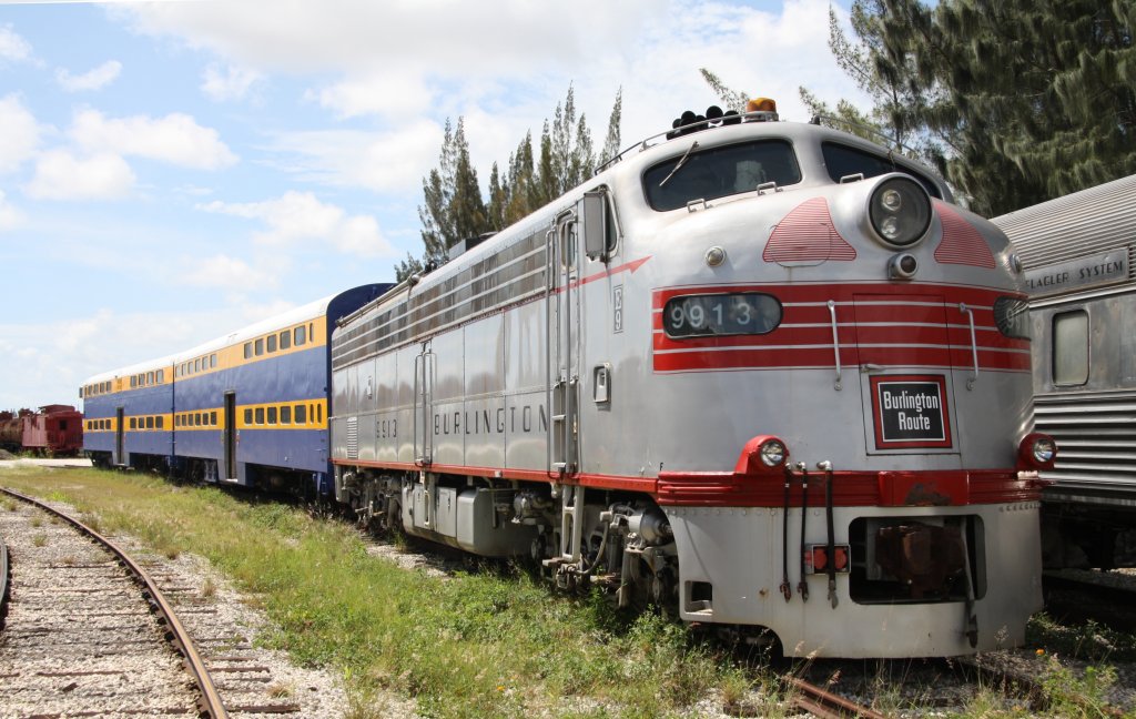 CB&Q 9913 (E9A) am 01.07.10 im Gold Coast Railway Museum in Miami, Florida (GCOX).