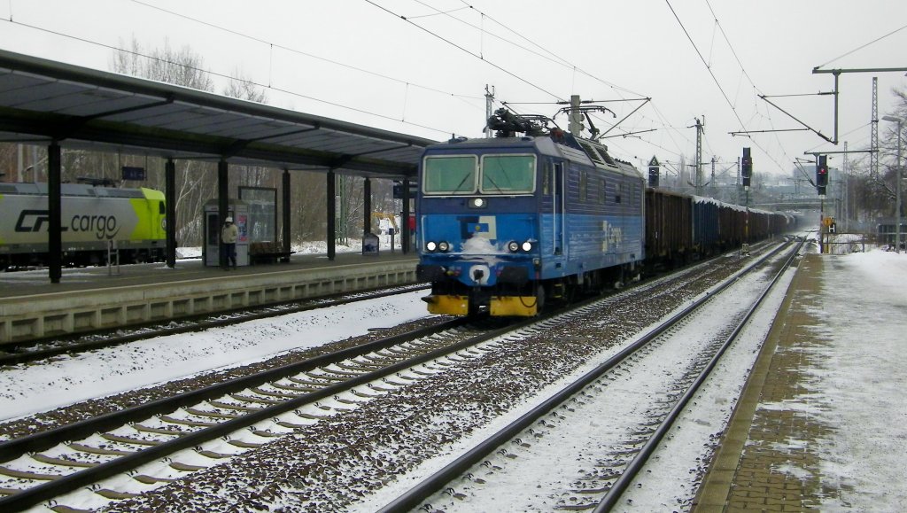 CD 372 xxx-1 kommt mit ihrem gemischten Gterzug durch Pirna in Richtung Dresden gefahren (22.2.2013) 