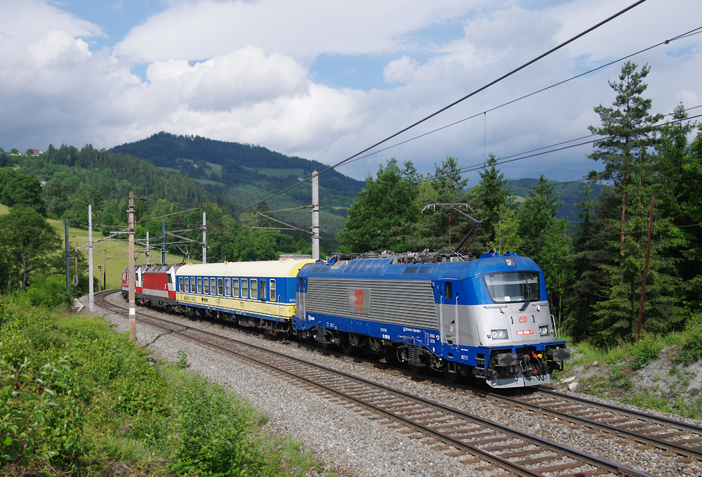 CD 380 006 bildete am 06.06. die Zugspitze des SLP 97743 von Gloggnitz nach St. Michael, und konnte bei Eichberg fotografiert werden.