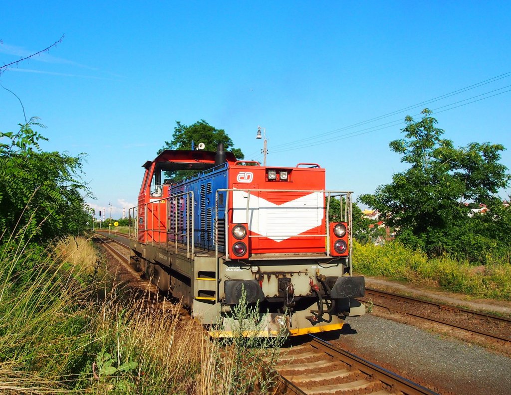 CD 714 216 durchfhrt den Bahnhof Kladno Ostrovec am 4. 7. 2013.  
