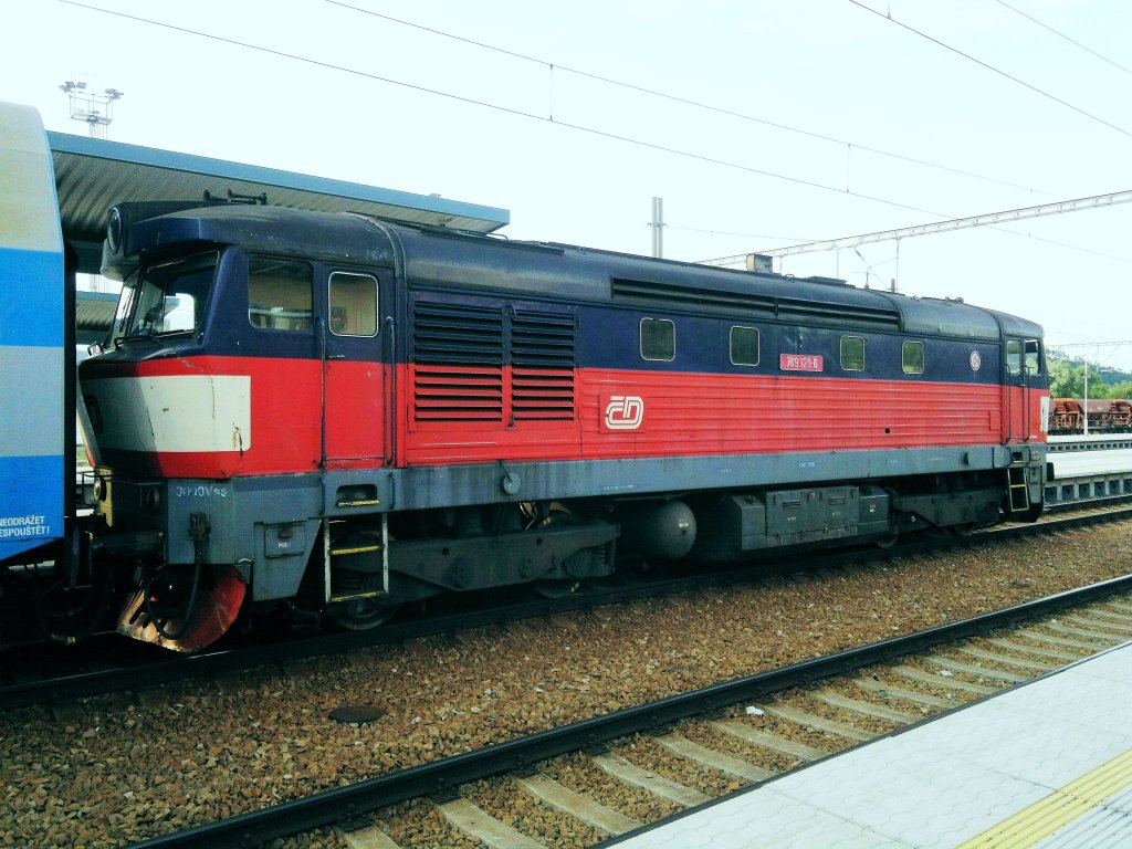 CD 749 121-0 mit Personenzug auf dem Bahnhof Zdice am 14. 6. 2011