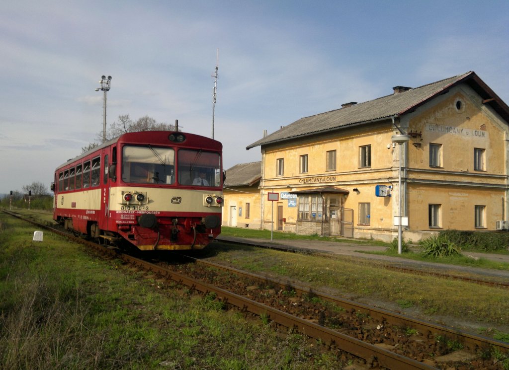 CD 810 310-3 am Bhf. Chlumčany u Loun am 26.4.2013.