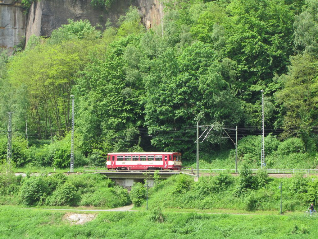 CD 810 335-0 als RB 17265 von Bad Schandau nach Decin hl.n., bei Schna; 25.05.2010