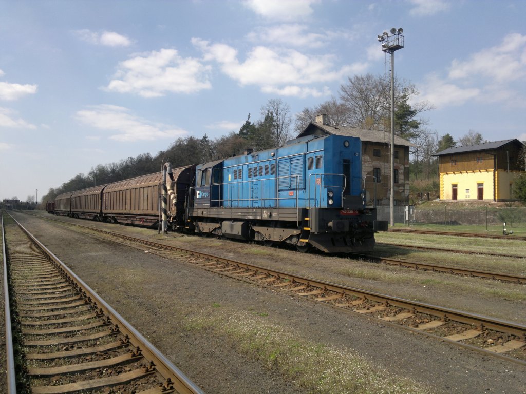 CD Cargo 742 238-9 auf Bhf. Luzna u Rakovnika am 34.4.2013.