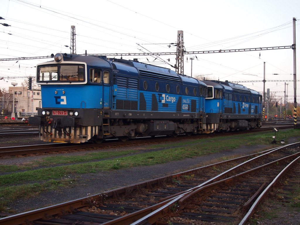CD Cargo 753 773 + 753 753 auf Hbf. Kralupy nad Vltavou am 13.11.2012.