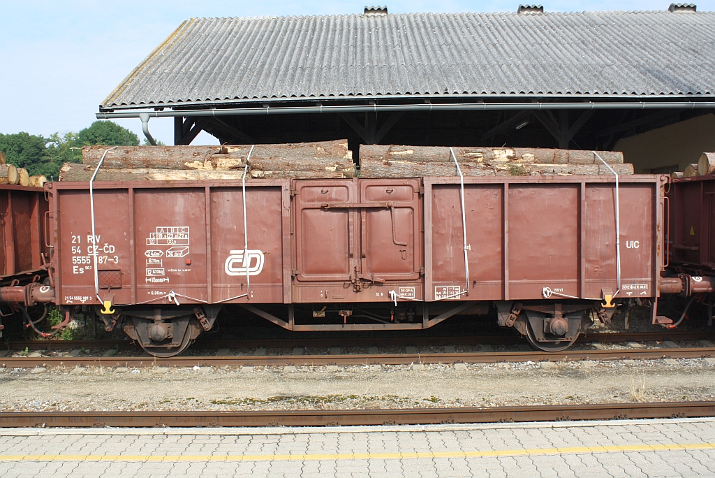 CD Es 21 54 5555 187-3 am 31.Juli 2010 im Bf. Retz.