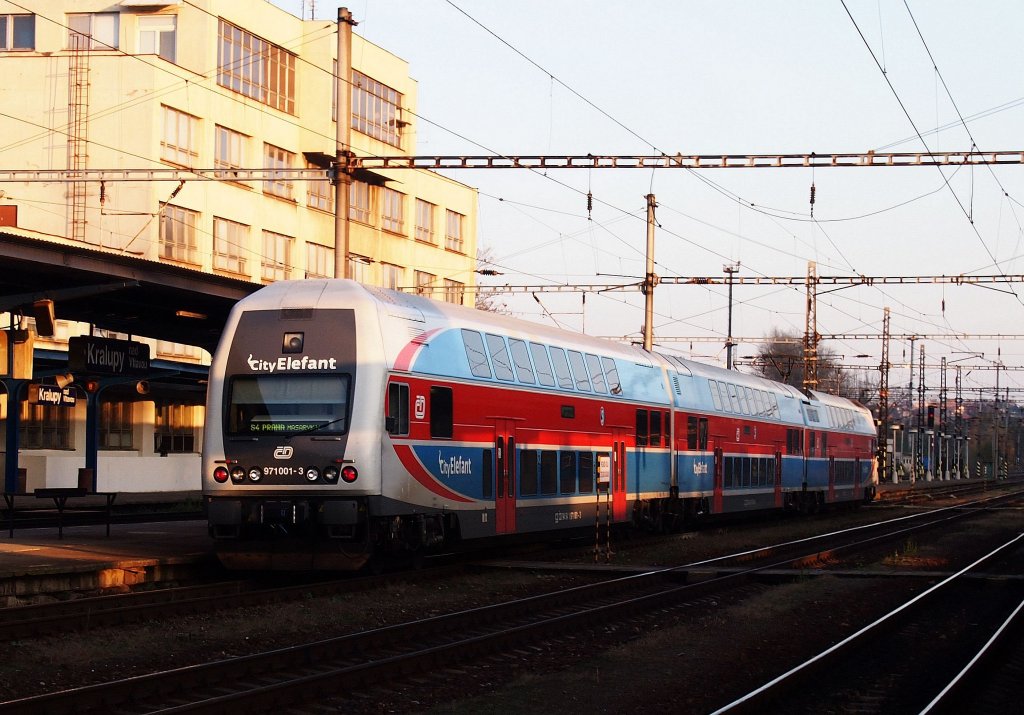 CD Steuerwagen 971 001-3 auf Hbf. Kralupy nad Vltavou am 13.11.2012.