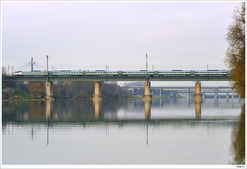 CD680 (Pendolino) mit dem EC 14 auf der Bruckn. Wien, 29.11.2009