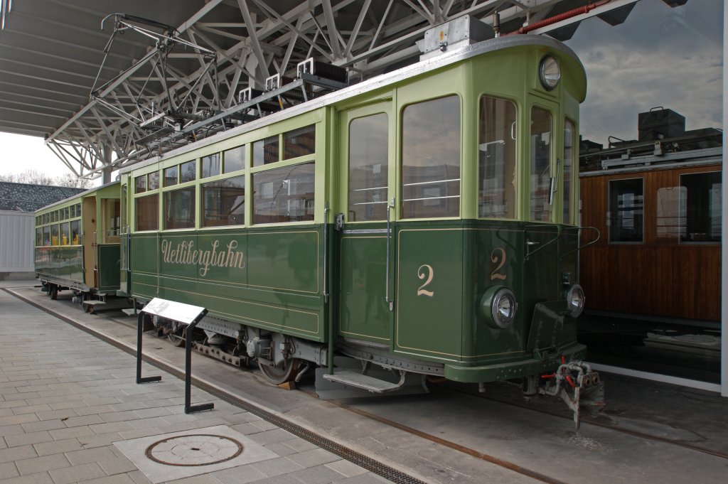 Ce 2/2 mit der Betriebsnummer 2 der Uetlibergbahn aus dem Jahre 1923 und dem Anhnger C 41 aus dem Jahre 1924 im Verkehrshaus Luzern. Die Aufhanme stammt vom 17.04.2012.