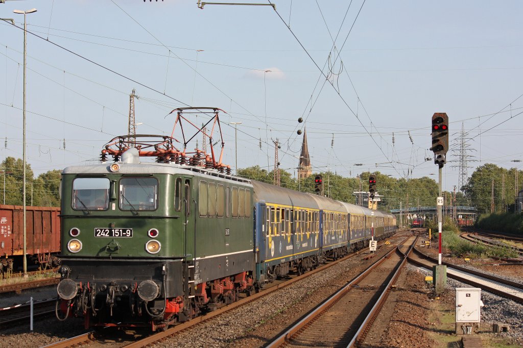 CentralBahn 242 151 am 16.9.12 mit einem Suferzug bei der Durchfahrt durch Mlheim-Styrum.