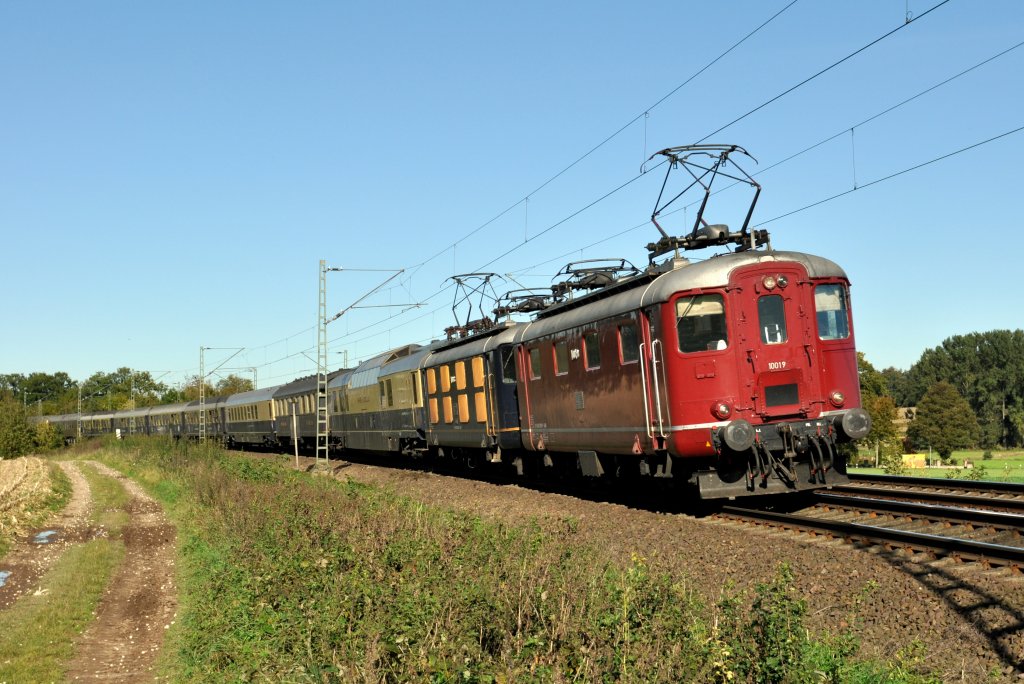 Centralbahn Re 4/4 I 10019 und 10008 (ex SBB) mit Eurostrand-Sonderzug Lauenbrck - Kln Hbf (Vehrte,16.10.11).