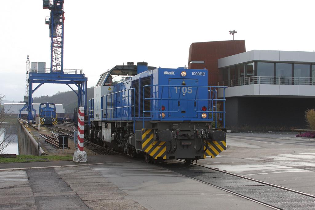 CFL 1105 holt am 3.4.2010 einen Zug aus dem Hafen Mertert.