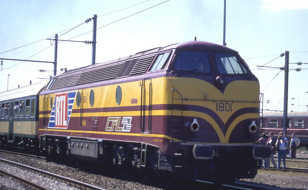 CFL 1801 war a, 7.9.1996 an den Tagen des Eisenbahnjubilums in Luxembourg
mit einer RTL Reklame beklebt. Sie fuhr am 7.9.1995 Sonderzge im Raum
Luxembourg.