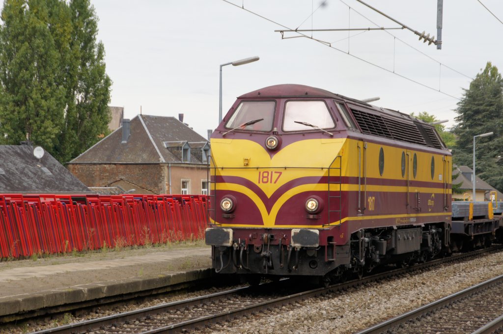 CFL 1817 zieht einen mit Stahl beladenen Zug durch den Bahnhof Esch-Alzette. (09.09.2010)