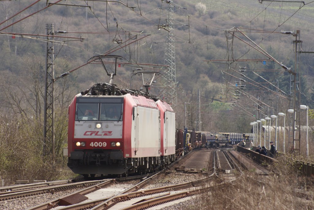 Cfl 4009+ Cfl 4013 mit gem. Gz bei der Fahrt ber die Brcke in Trier-Pfalzel am 05.04.2010