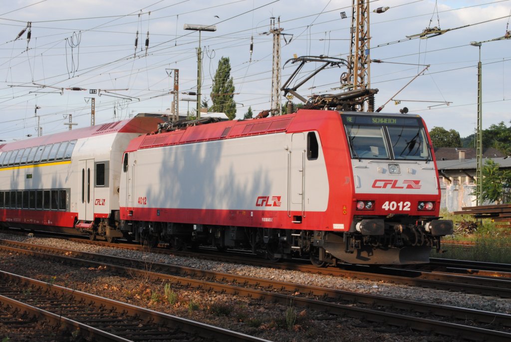 CFL 4012 mit Doppelstockwagen, nachschu� am 6.8.2010 in Trier Hbf in Richtung Schweich