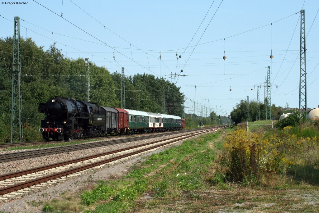 CFL 5519 mit dem DPE 25798 (Offenburg - Saarhlzbach (- Wasserbillig)) bei der Durchfahrt im Bahnhof Kindsbach. Das Bild entstand legal von einem Feldweg. Aufgenommen am 09.09.2012. Dieses Bild entstand mit 50 mm Brennweite. Ein Gru auch an den netten Lokfhrer.