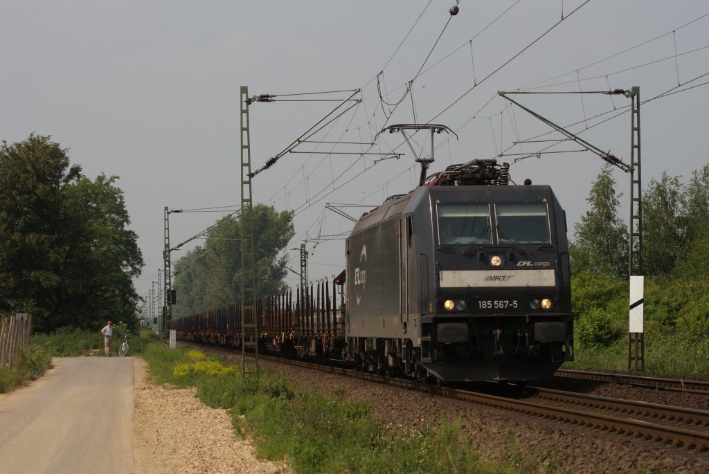 CFL Cargo 185 567-5 mit einem Stahlbrammenzug in Meerbusch-Osterrath am 21.05.2011