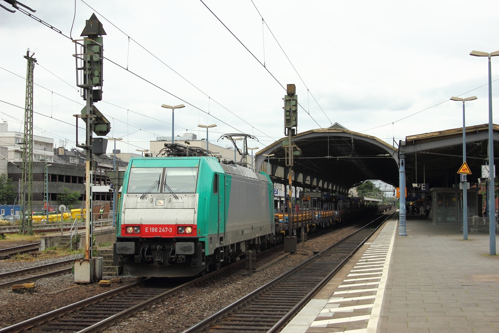 CFL Cargo E186 247-3 in Bonn Hbf am 16.7.2012