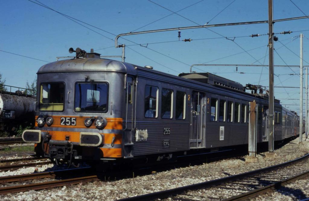 CFL Inox Elektrotriebwagen 255 im Depot Luxembourg am 
7.9.1996.