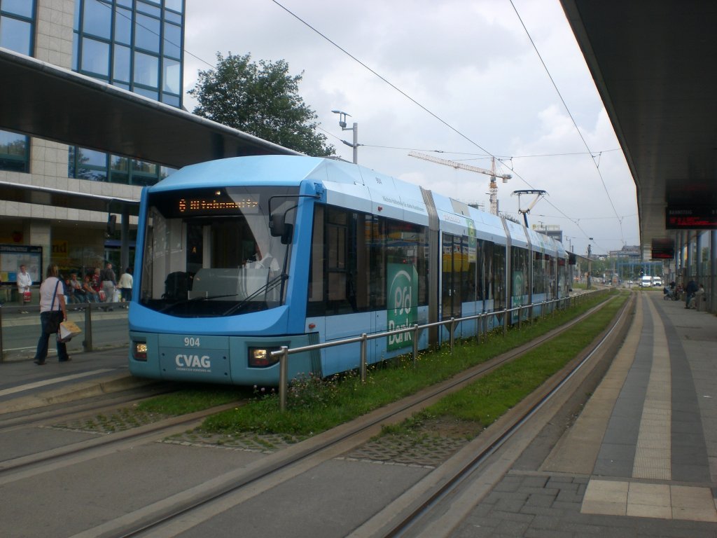 Chemnitz: Stra�enbahnlinie 6 nach Altchemnitz an Zentralhaltestelle.(4.8.2011)
